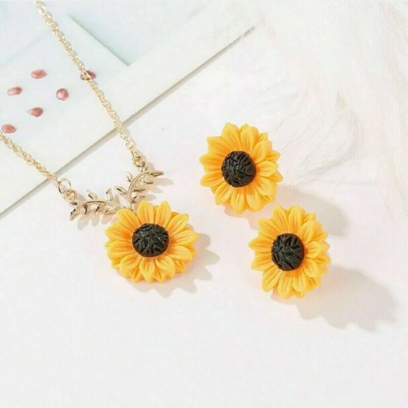 Jewelry - Boho  Summer Sunflower Necklace & Earring Set